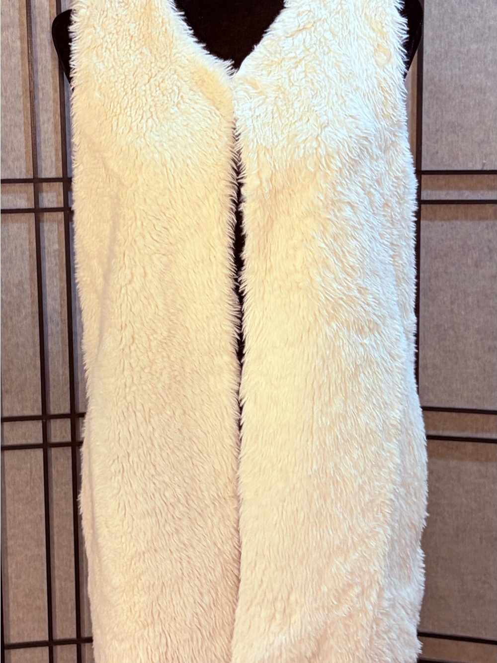 Windsor Women’s Faux Fur Sz M Shaggy Boho Glam Beige Neutral Hook & Eye Closure - Picture 2 of 8